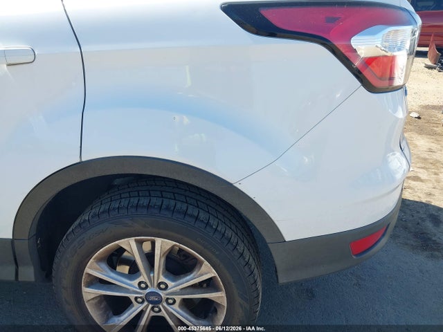 45375645 :رقم المزاد ، 1FMCU0G92HUE24222 vin ، 2017 Ford Escape Se مزاد بيع