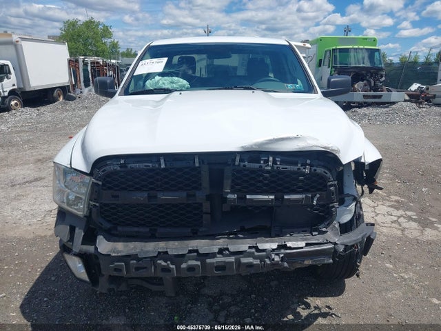 1C6RR7FG3JS343540 RAM 1500 Express 4x4 6&#039;4 Box