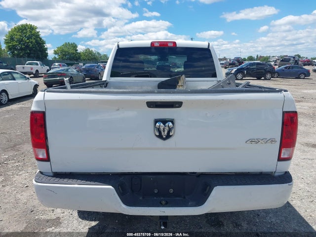 1C6RR7FG3JS343540 RAM 1500 Express 4x4 6&#039;4 Box
