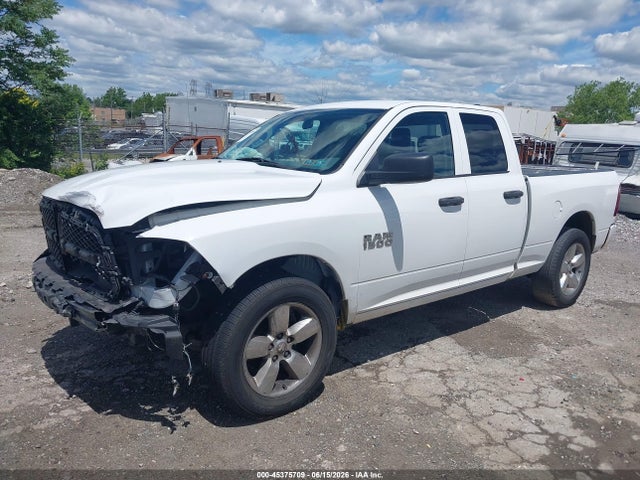 1C6RR7FG3JS343540 RAM 1500 Express 4x4 6&#039;4 Box