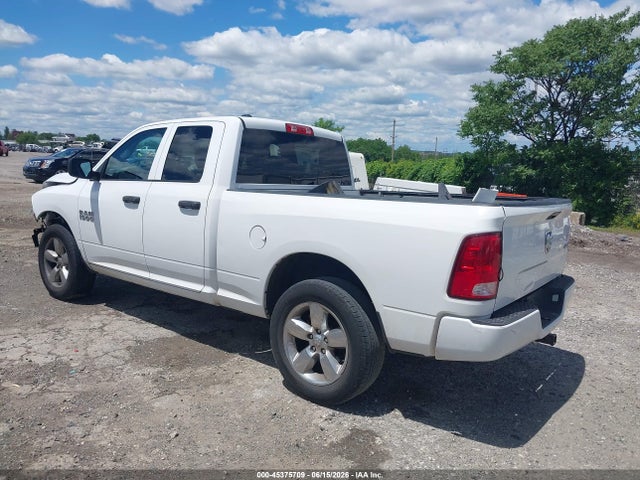 1C6RR7FG3JS343540 RAM 1500 Express 4x4 6&#039;4 Box