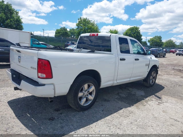 1C6RR7FG3JS343540 RAM 1500 Express 4x4 6&#039;4 Box