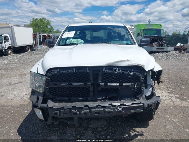 1C6RR7FG3JS343540 RAM 1500 Express 4x4 6&#039;4 Box