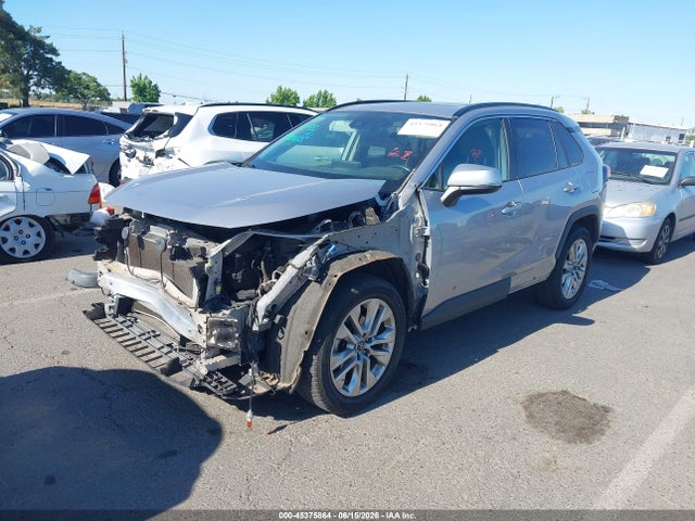 Toyota Rav4 Xle Premium 2019 JTMC1RFV2KD027035 Image 2