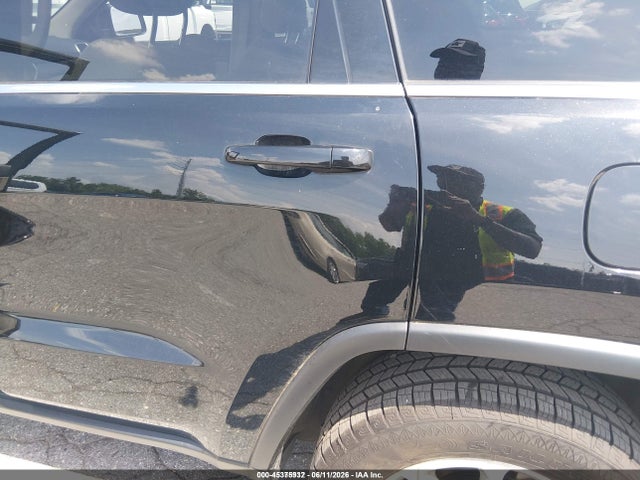 1C4RJFAG6MC793652 Jeep Grand Cherokee Laredo E 4x4