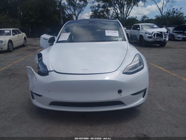 2022 Tesla Model Y Long Range Dual Motor All-wheel Drive მანქანა იყიდება აუქციონზე, vin: 7SAYGDEE8NF481668, აუქციონის ნომერი: 45375960