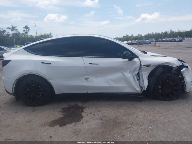 2022 Tesla Model Y Long Range Dual Motor All-wheel Drive მანქანა იყიდება აუქციონზე, vin: 7SAYGDEE8NF481668, აუქციონის ნომერი: 45375960