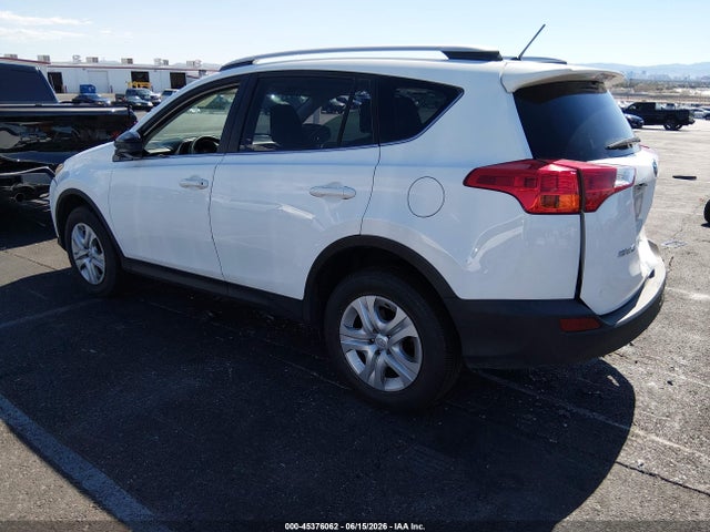 Toyota RAV4 LE 2015 JTMBFREVXFJ022865 Image 3