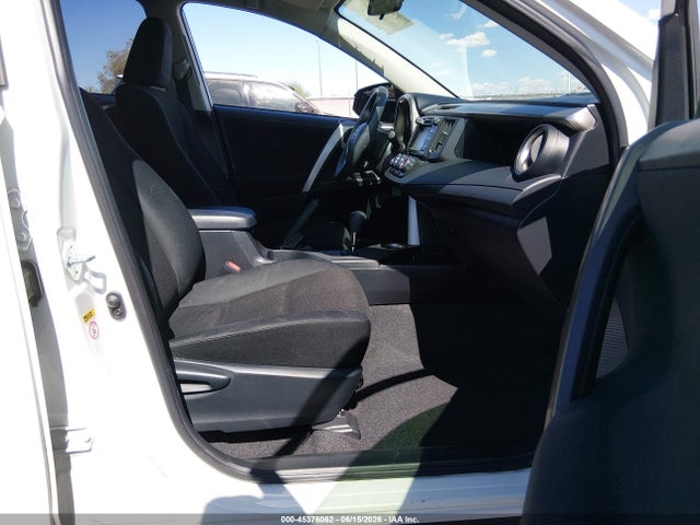 Toyota RAV4 LE 2015 JTMBFREVXFJ022865 Image 5