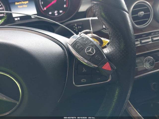 45376079 :رقم المزاد ، 55SWF4JB1HU218296 vin ، 2017 Mercedes-benz C 300 مزاد بيع