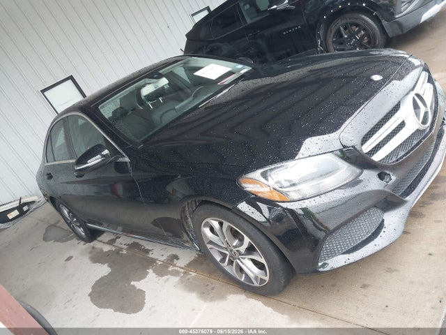 45376079 :رقم المزاد ، 55SWF4JB1HU218296 vin ، 2017 Mercedes-benz C 300 مزاد بيع