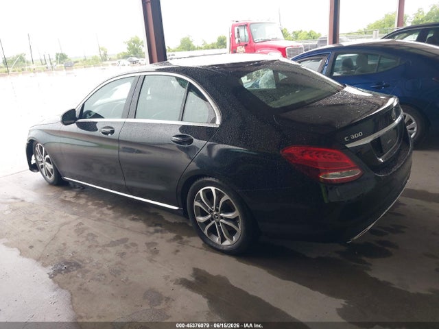 45376079 :رقم المزاد ، 55SWF4JB1HU218296 vin ، 2017 Mercedes-benz C 300 مزاد بيع