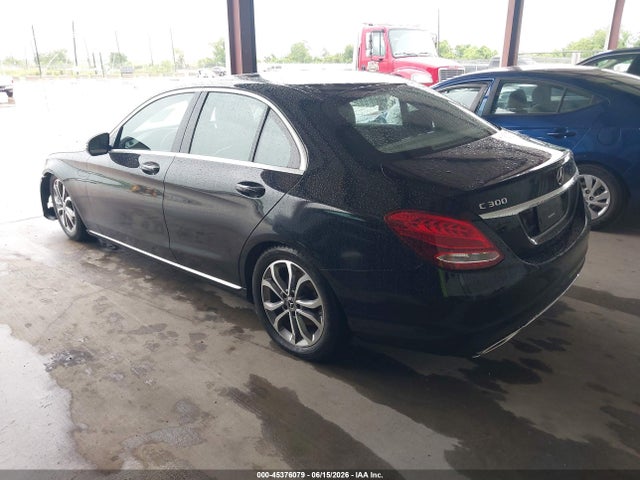 45376079 :رقم المزاد ، 55SWF4JB1HU218296 vin ، 2017 Mercedes-benz C 300 مزاد بيع
