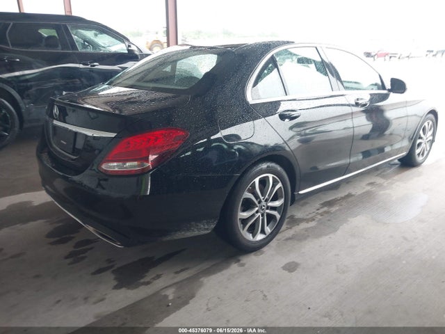 45376079 :رقم المزاد ، 55SWF4JB1HU218296 vin ، 2017 Mercedes-benz C 300 مزاد بيع