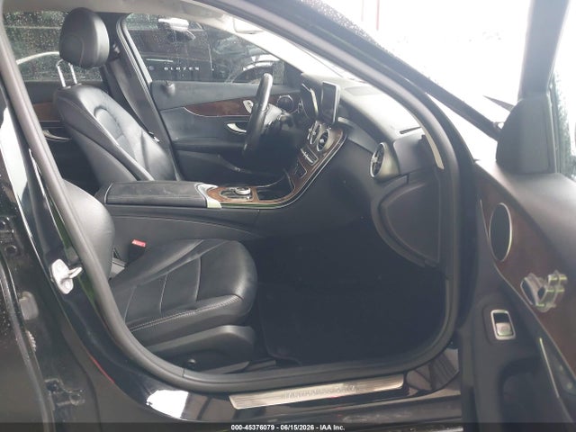 45376079 :رقم المزاد ، 55SWF4JB1HU218296 vin ، 2017 Mercedes-benz C 300 مزاد بيع