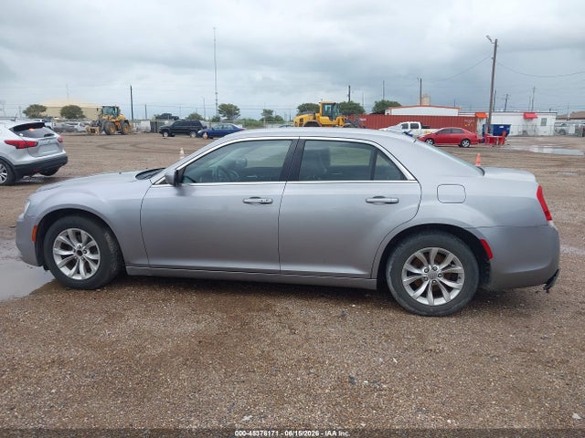 45376171 :رقم المزاد ، 2C3CCAAG4FH818412 vin ، 2015 Chrysler 300 Limited مزاد بيع