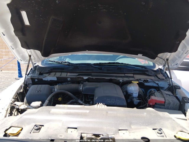 45376790 :رقم المزاد ، 3C6JR6DG2KG570849 vin ، 2019 Ram 1500 Classic Tradesman  4x2 8' Box مزاد بيع