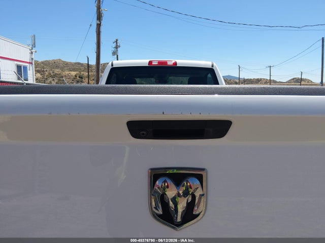 45376790 :رقم المزاد ، 3C6JR6DG2KG570849 vin ، 2019 Ram 1500 Classic Tradesman  4x2 8' Box مزاد بيع