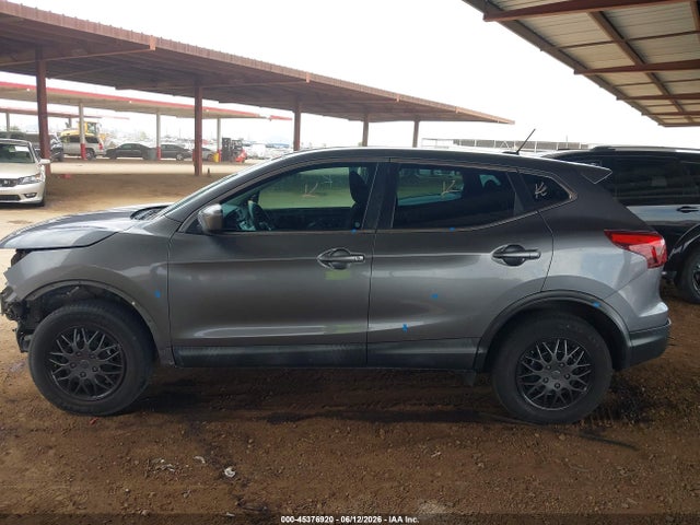JN1BJ1CP0JW184927 Nissan Rogue Sport S