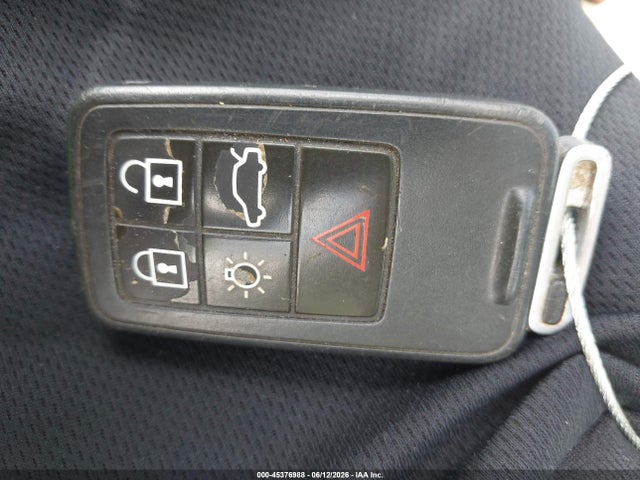 45376988 :رقم المزاد ، YV1BW982381013228 vin ، 2008 Volvo V70 3.2 مزاد بيع