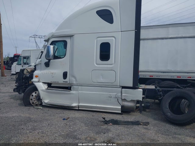 45377087 :رقم المزاد ، 3AKJGLDR3JSJB7512 vin ، 2018 Freightliner Cascadia 125 مزاد بيع