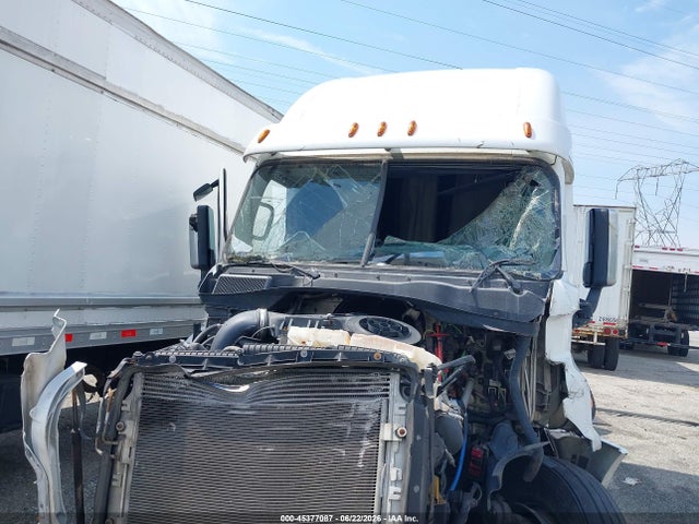 45377087 :رقم المزاد ، 3AKJGLDR3JSJB7512 vin ، 2018 Freightliner Cascadia 125 مزاد بيع