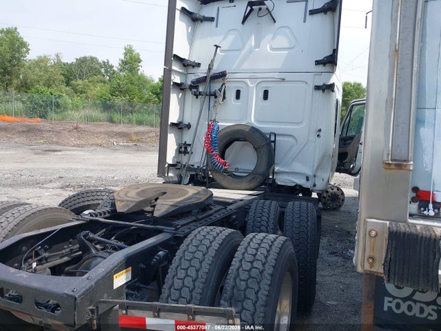 45377087 :رقم المزاد ، 3AKJGLDR3JSJB7512 vin ، 2018 Freightliner Cascadia 125 مزاد بيع