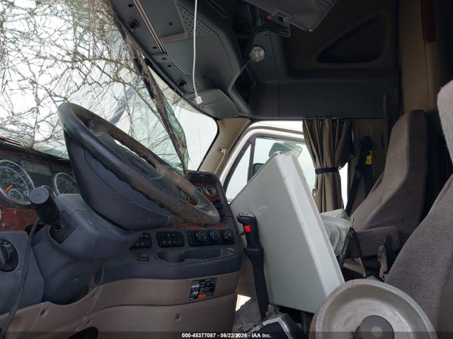 45377087 :رقم المزاد ، 3AKJGLDR3JSJB7512 vin ، 2018 Freightliner Cascadia 125 مزاد بيع