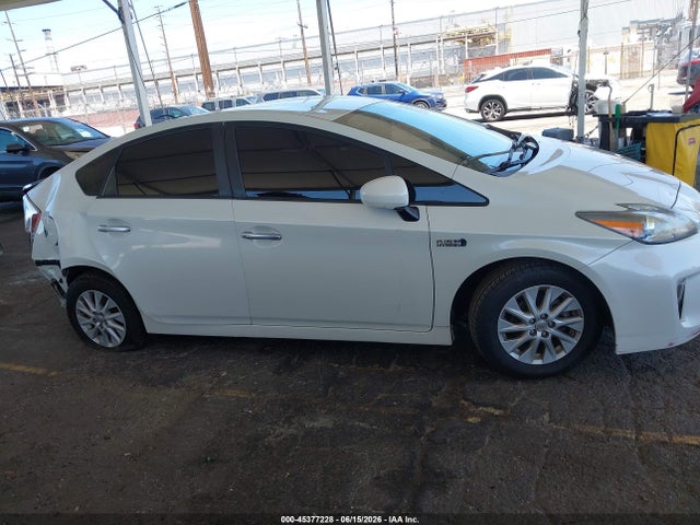 Toyota PRIUS PLUG-IN 2014 JTDKN3DPXE3055385 Image 14