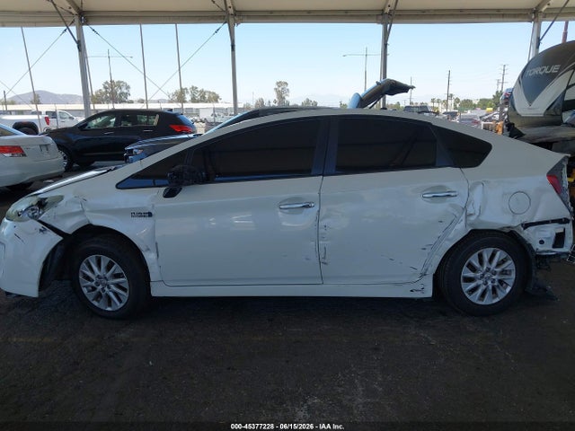 Toyota PRIUS PLUG-IN 2014 JTDKN3DPXE3055385 Image 15