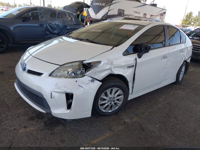 Toyota PRIUS PLUG-IN 2014 JTDKN3DPXE3055385 Image 2