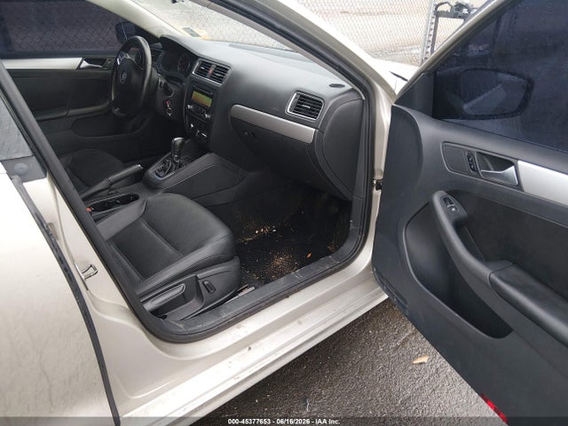 2013 Volkswagen Jetta 2.5l Se მანქანა იყიდება აუქციონზე, vin: 3VWDP7AJ2DM233570, აუქციონის ნომერი: 45377653