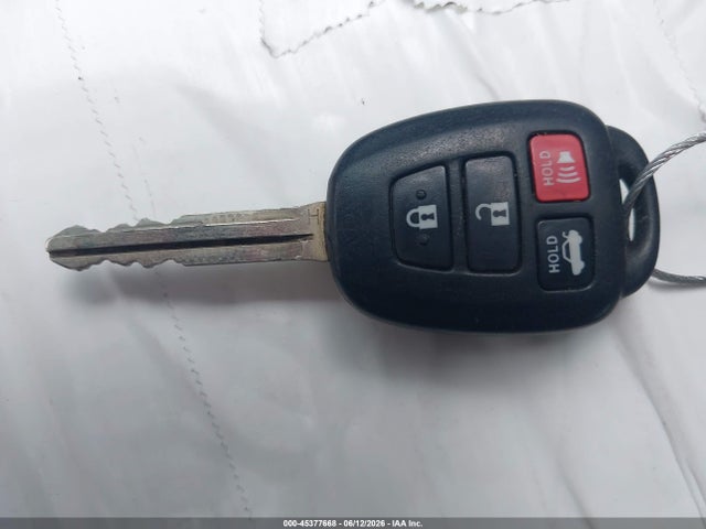 2T1BURHE3KC157189 Toyota COROLLA LE