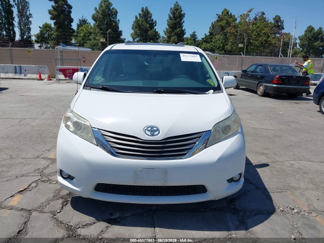 2014 Toyota Sienna Xle V6 8 Passenger მანქანა იყიდება აუქციონზე, vin: 5TDYK3DC3ES455111, აუქციონის ნომერი: 45377683