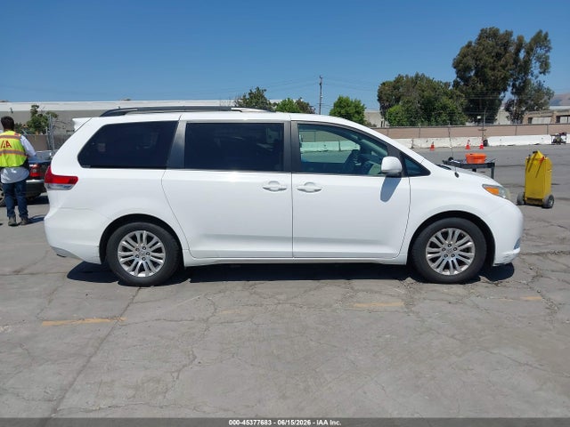2014 Toyota Sienna Xle V6 8 Passenger მანქანა იყიდება აუქციონზე, vin: 5TDYK3DC3ES455111, აუქციონის ნომერი: 45377683