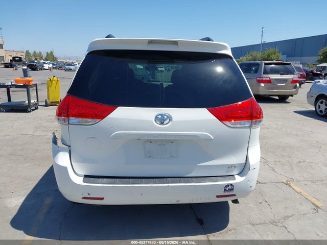 2014 Toyota Sienna Xle V6 8 Passenger მანქანა იყიდება აუქციონზე, vin: 5TDYK3DC3ES455111, აუქციონის ნომერი: 45377683