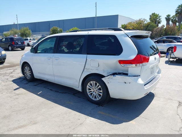 2014 Toyota Sienna Xle V6 8 Passenger მანქანა იყიდება აუქციონზე, vin: 5TDYK3DC3ES455111, აუქციონის ნომერი: 45377683