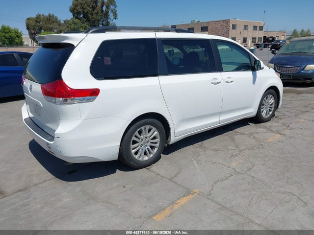 2014 Toyota Sienna Xle V6 8 Passenger მანქანა იყიდება აუქციონზე, vin: 5TDYK3DC3ES455111, აუქციონის ნომერი: 45377683