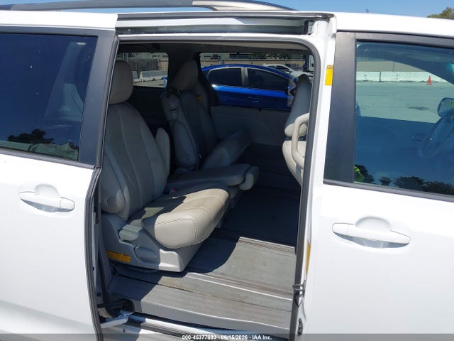 2014 Toyota Sienna Xle V6 8 Passenger მანქანა იყიდება აუქციონზე, vin: 5TDYK3DC3ES455111, აუქციონის ნომერი: 45377683