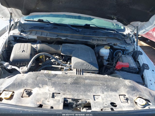 45377775 :رقم المزاد ، 1C6RR7KG6JS266829 vin ، 2018 Ram 1500 Tradesman  4x4 5'7 Box مزاد بيع