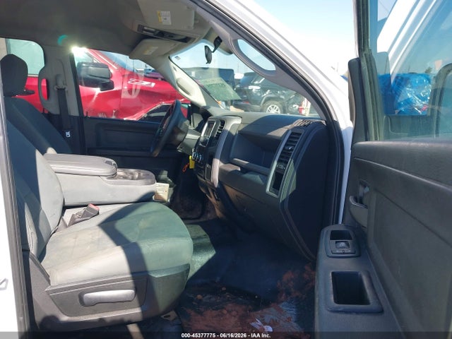 45377775 :رقم المزاد ، 1C6RR7KG6JS266829 vin ، 2018 Ram 1500 Tradesman  4x4 5'7 Box مزاد بيع