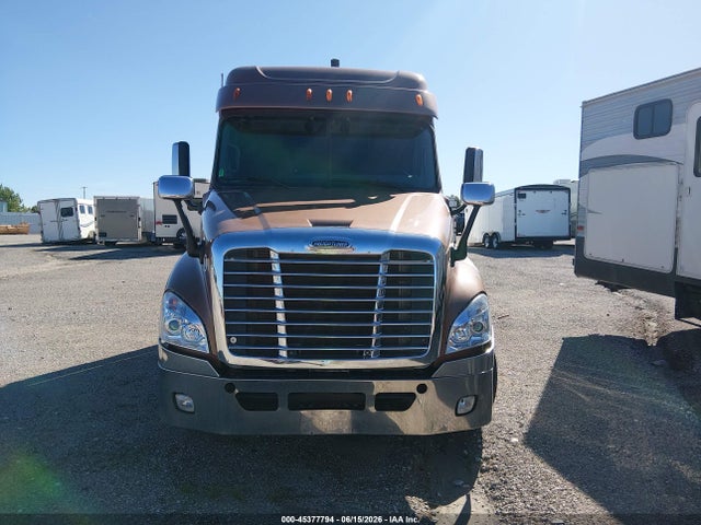Продажа на аукционе авто 2013 Freightliner Cascadia 125, vin: 1FUJGLDVXDLBS5918, номер лота: 45377794