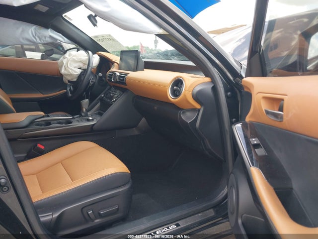 45377929 :رقم المزاد ، JTHAA1D27N5122446 vin ، 2022 Lexus Is 300 مزاد بيع