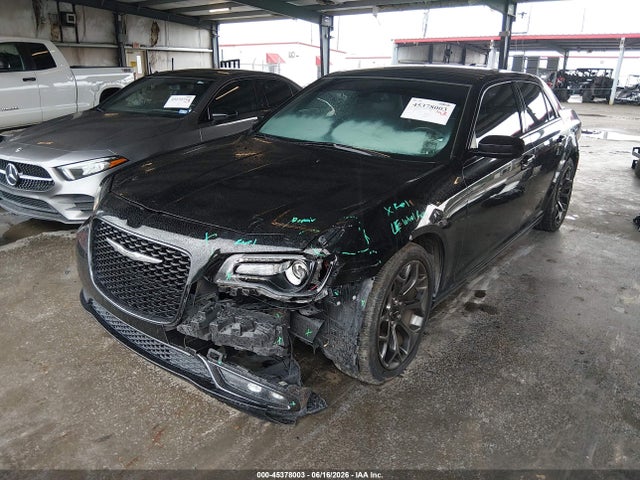 2015 Chrysler 300 300s მანქანა იყიდება აუქციონზე, vin: 2C3CCABG6FH932104, აუქციონის ნომერი: 45378003