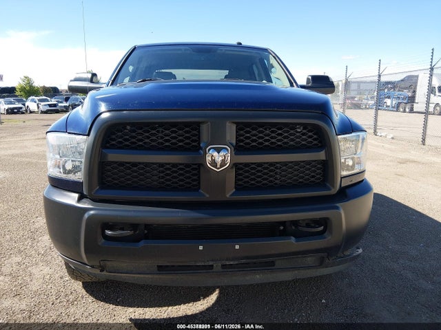 3C63R3CLXHG717403 RAM 3500 Tradesman 4x4 6&#039;4 Box