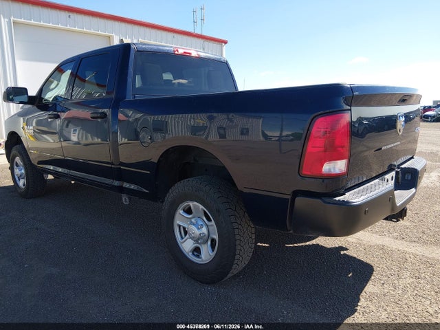 3C63R3CLXHG717403 RAM 3500 Tradesman 4x4 6&#039;4 Box