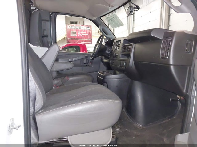 Chevrolet Express 2500 Work Van 2019 1GCWGAFG1K1241093 Image 5