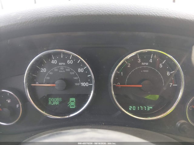 1C4BJWDG1HL575136 Jeep Wrangler Unlimited Freedom 4x4