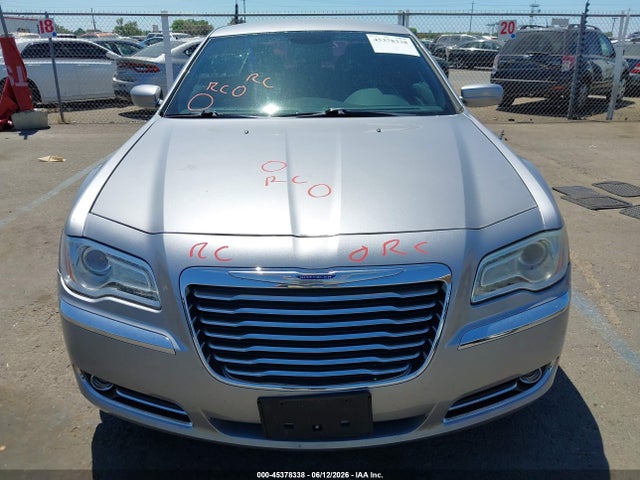 Chrysler 300 2014 2C3CCAAG2EH100887 Image 13