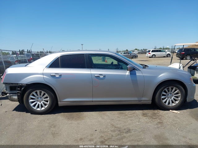 Chrysler 300 2014 2C3CCAAG2EH100887 Image 14